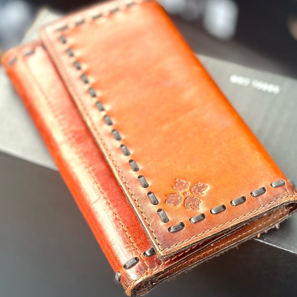 Patricia Nash women’s leather wallet - Picture 2 of 3